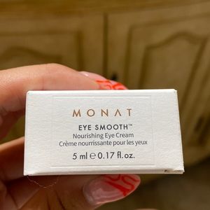 Monat eye smooth